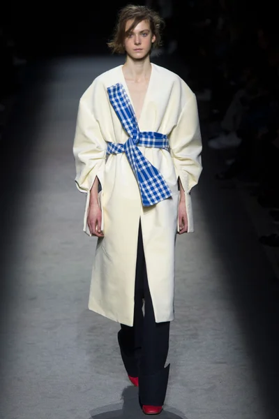Look 17
